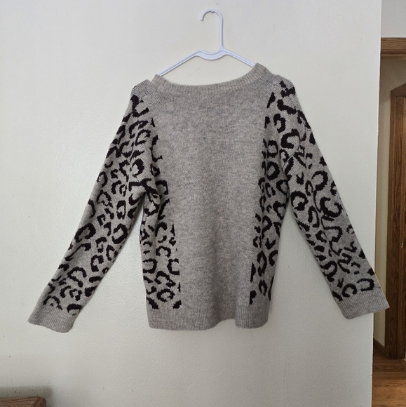 Hem & Thread Gray and Black Crew Neck Sweater - Picture 3 of 3